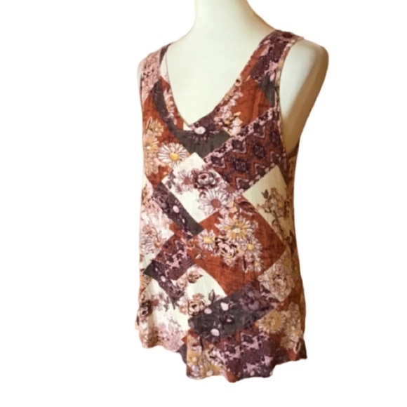 Maurice’s 24 7 earthy daisies patchwork print v neck top - Picture 1 of 10